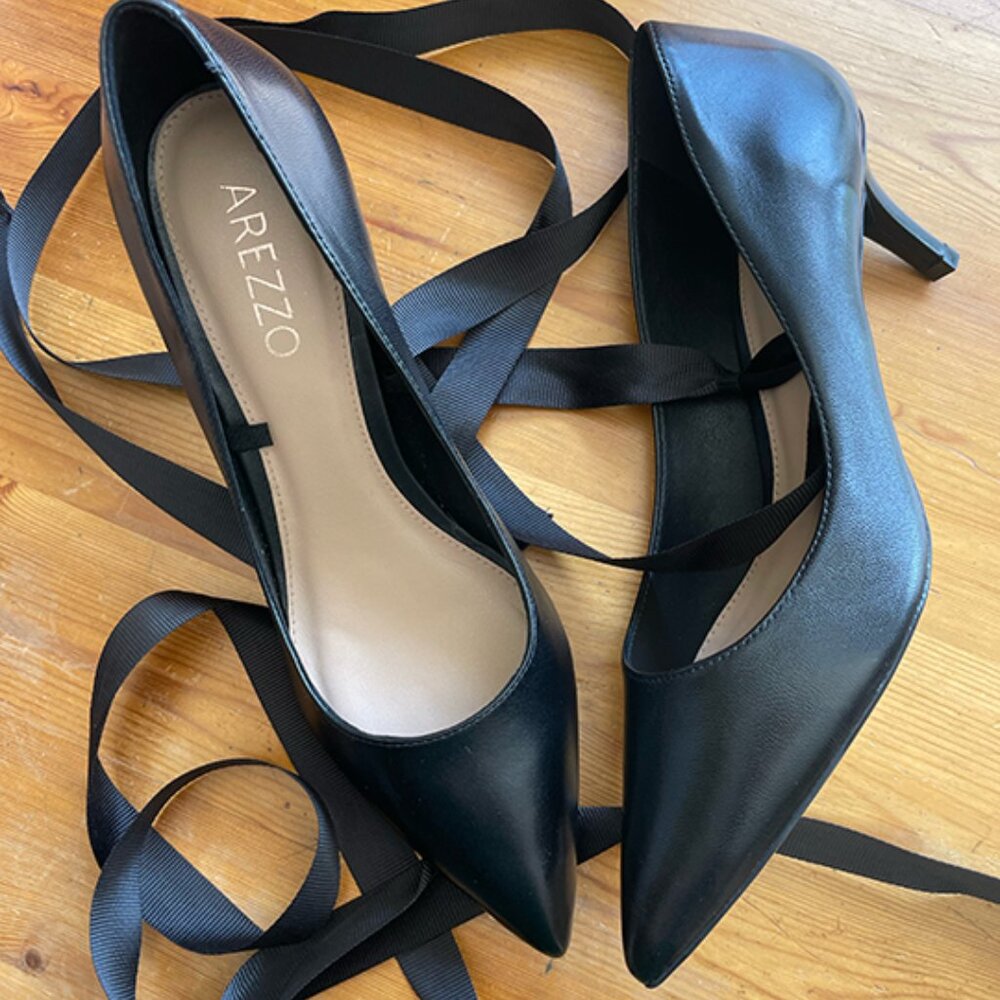 NWOT Black Leather Pointy Kitten Heel Pumps 8US/39EU Never Worn